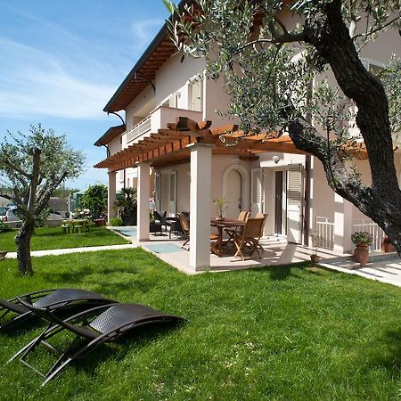 B&B Alle Tre Rose Montignoso Exterior photo